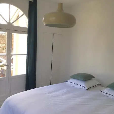 Petite Maison De Charme - Paris - Rolland Garros - Versailles - Golf - Normandie Bed & Breakfast *