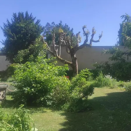 Petite Maison De Charme - Paris - Rolland Garros - Versailles - Golf - Normandie Bed & Breakfast *